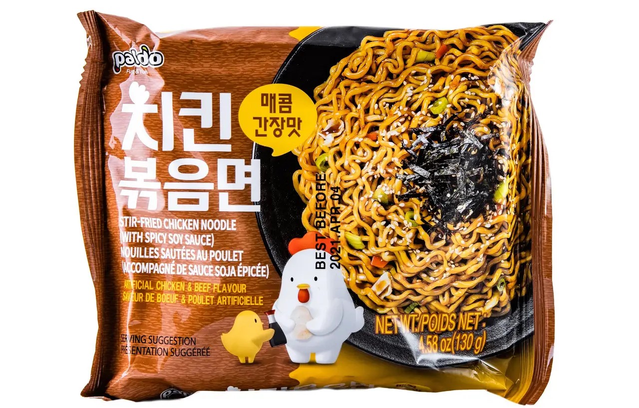 Локшина швидкого приготування з куркою і соєвим соусом Stir-Fried Chicken Noodle Paldo 130 г